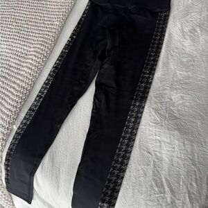 Noli Yoga Black Leggings with Houndstooth Side Stripes
